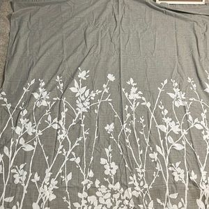 Beautiful Standard size shower curtain. Great condition.